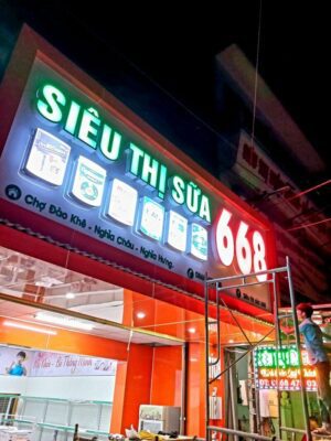 Biển alu chữ nổi