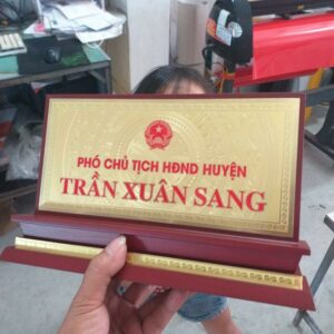 Biển chức danh đồng ăn mòn