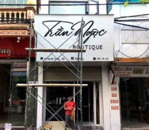 Biển alu chữ nổi