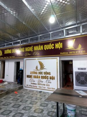 Biển Alu chữ nổi