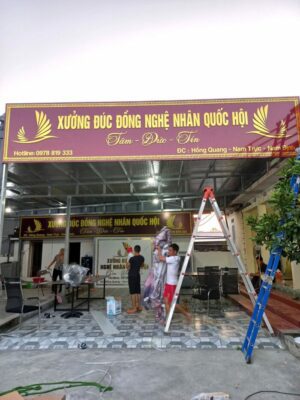 Biển Alu chữ nổi