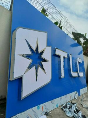 Biển alu chữ nổi